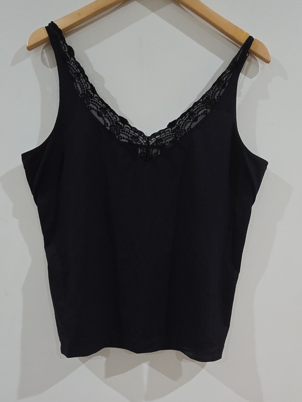 Chico's Black Lace Trim Camisole Tank Top Size 3  XL Nylon Spandex Knit